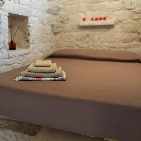 Trullo Del Sol منزل ريفي